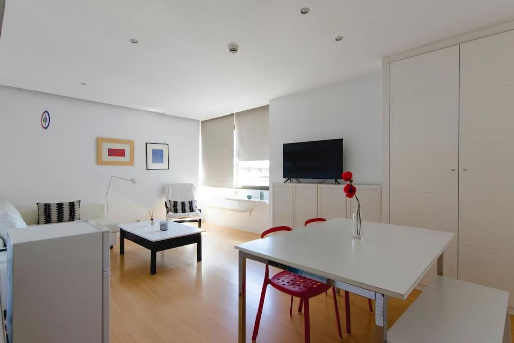 Appartamento Beautiful Flat A Stone'S Throw From The Retiro-Vill Madrid Esterno foto