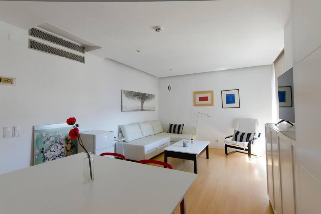 Appartamento Beautiful Flat A Stone'S Throw From The Retiro-Vill Madrid Esterno foto